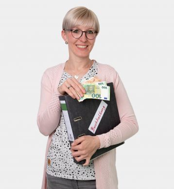 Frau mit Geldschein und Dokumentenmappe